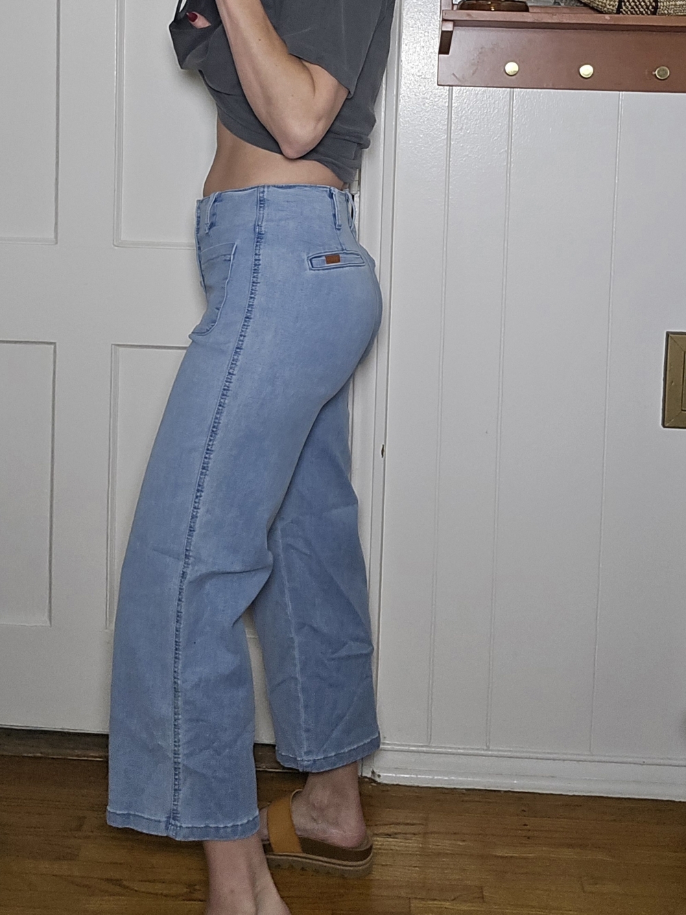 High-Rise Wide Leg Women's Jeans in Light Blue